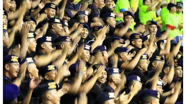 Video Personil Polda Bali menyanyikan yel-yel sebagai bentuk dukungannya untuk PS Polri di Torabika Bhayangkara Cup 2016. Video diunduh dari laman facebok Humas Polda Bali.