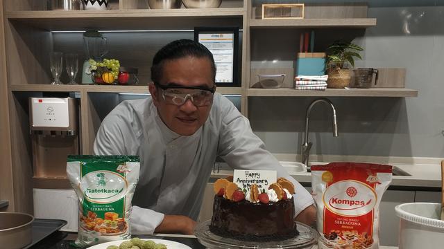 Resep Mudah Membuat Kue Chocolate Double Fudge Cake dari Chef Chandra