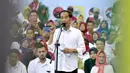 Capres nomor urut 01 Joko Widodo atau Jokowi memberi pidato politik saat kampanye di Probolinggo, Jawa Timur, Rabu (10/4). Jokowi mengatakan yakin ada kejutan dalam Pilpres 2019 di Jawa Timur. (Liputan6.com/Pool/Media Jokowi-Amin)