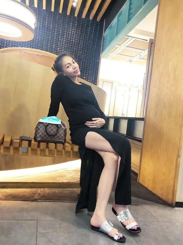 6 Potret Kezia Karamoy Eks Cherrybelle Pamer Baby Bump. Tetap Menawan