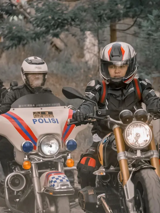 6 Gaya Nikita Mirzani saat Naik Motor Gede, Curi Perhatian