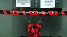 KPK menyegel tiga lantai gedung Kementerian Pembangunan Daerah Tertinggal (PDT), Jakarta, Selasa (17/6/14). (Liputan6.com/Johan Tallo)