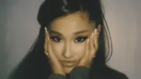 Bikin Heboh karena Tidur Pakai Makeup, Ariana Grande Beri Jawaban Apik