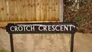 Crotch Crescent, Inggris. Pernah mendengar istilah crotch, jika kamu tidak tahu kamu bisa mencari tahu artinya di google translate. Istilah itu merujuk kepada salah satu bagian tubuh manusia. (primeresi.com)
