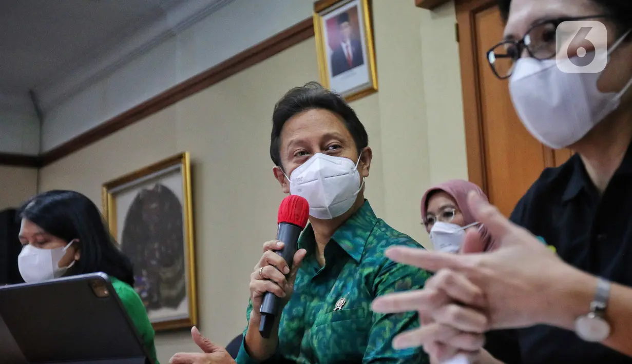 Menteri Kesehatan Budi Gunadi Sadikin bersiap menggelar konferensi pers “Perkembangan Gangguan Ginjal Akut di Indonesia”, di kantor Kemenkes, Jakarta, Jumat (21/10/2022). Dari 241 kasus, penyakit gangguan ginjal akut progresif atipikal ini paling banyak menyerang anak usia 1-5 tahun yakni 153 kasus. (Liputan6.com/Angga Yuniar)