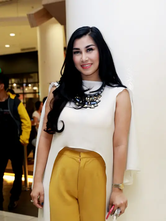 Nisya Ahmad pun mengaku jika dirinya lebih memiliki keinginan di jalur musik. “Aku pengen nyanyi dulu kalau nyanyi udah oke baru aku main film," jelas adik Raffi Ahmad. (Wimbarsana/Bintang.com)