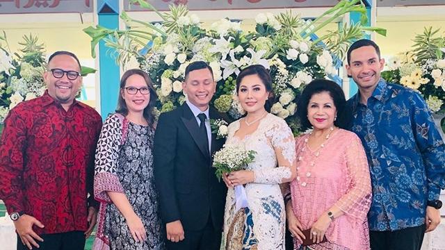 Sudah Sah, Ini 5 Momen Pernikahan Emma Waroka dan Bagoes Soeharto