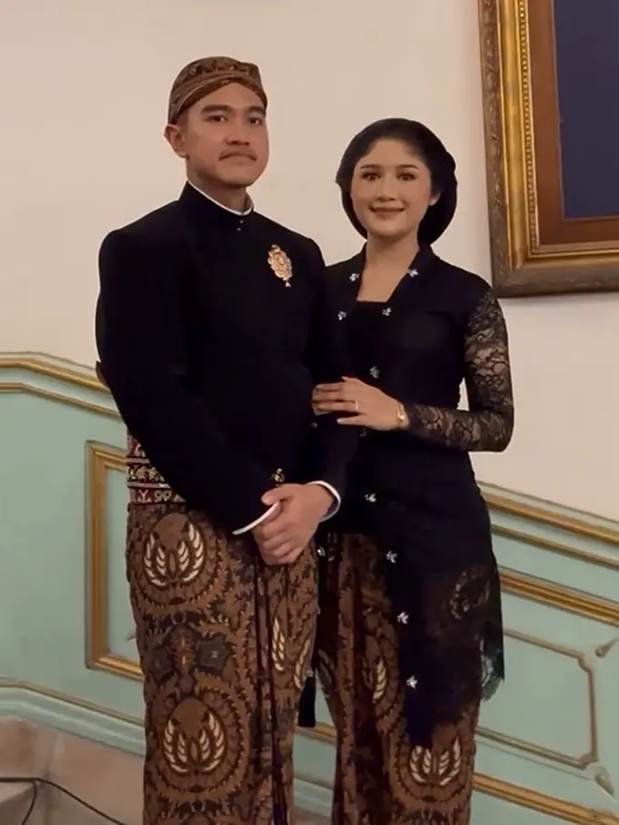 Erina Gudono tampil anggun saat peringatan 1 Suro (Instagram/erinagudono)