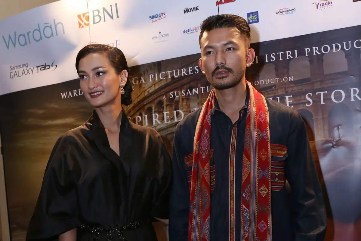 [Bintang] Atiqah Hasiholan dan Rio Dewanto