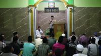 Kultum atau kuliah tujuh menit, biasanya menjadi salah satu rangkaian kegiatan dalam pelaksanaan shalat sunat Tarawih Ramadan (Liputan6.com/Jayadi Supriadin_