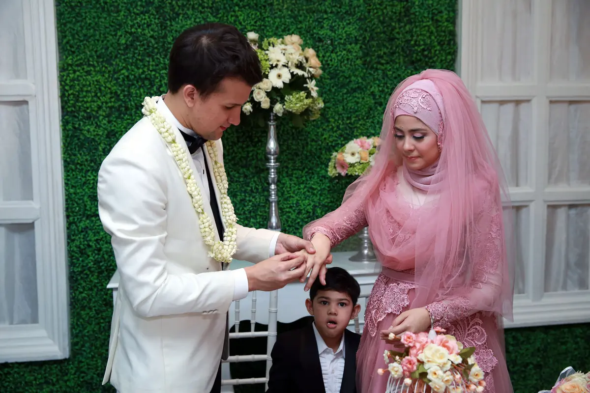 Stuart Collin dan Risty Tagor