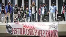 Sedikitnya empat pengunjuk rasa terluka dan langsung dilarikan ke fasilitas kesehatan terdekat. (VALENTINO DARIELL DE SOUSA/AFP)