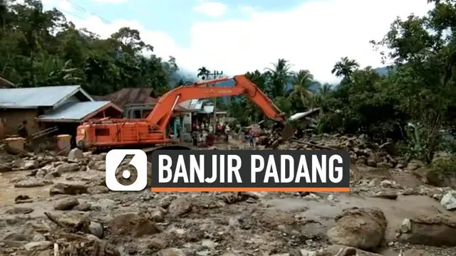 Banjir bandang disertai longsor menimpa sejumlah wilayah di Padang, Sumatera Barat, Banjir juga menyeret dua rumah warga tanpa bekas.