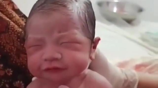 Viral Video Bayi Tampak Berdoa Usai Dilahirkan, Bikin Kagum