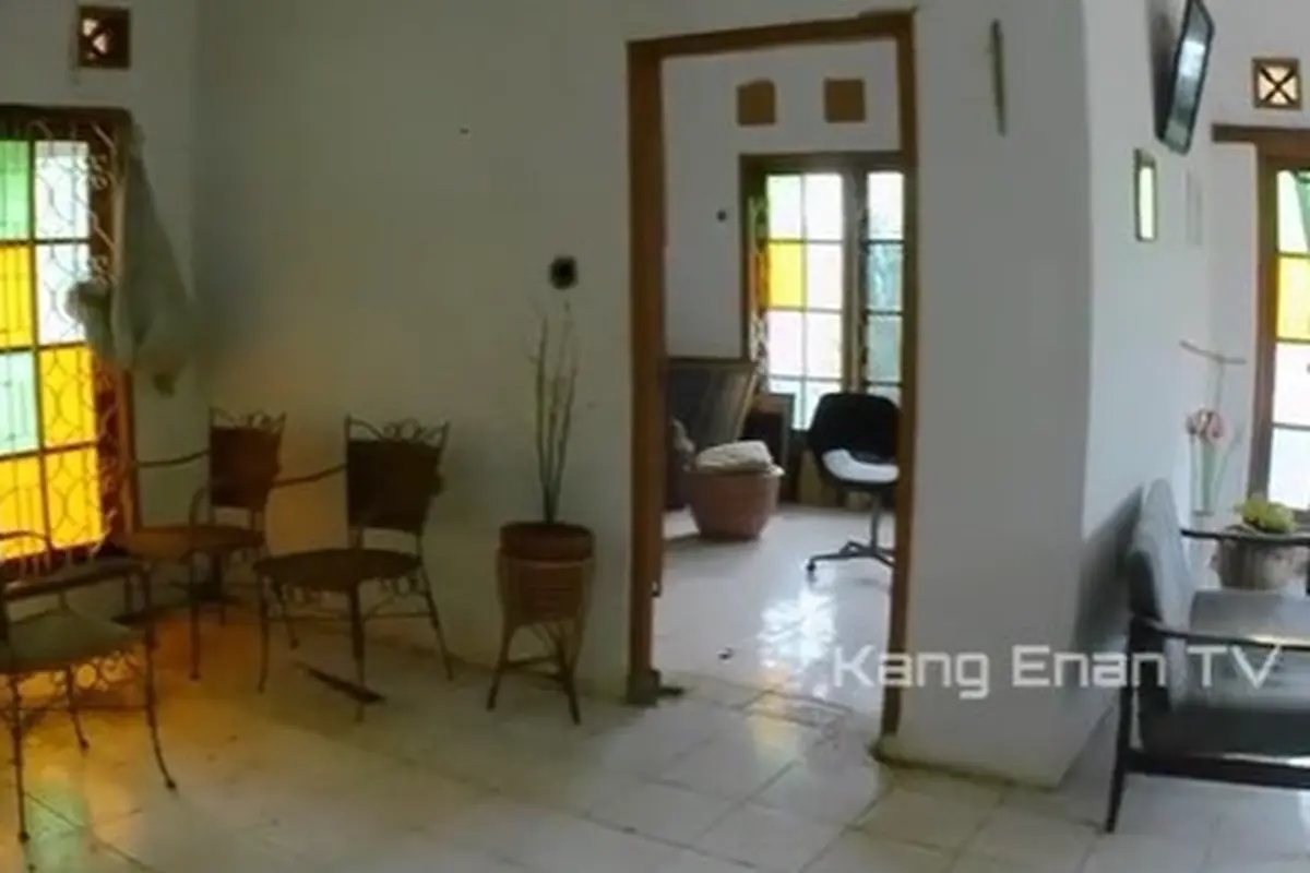 Potret bagian dalam rumah kosong yang diduga milik Isye Sumarni (Sumber: TikTok/kangenan79)