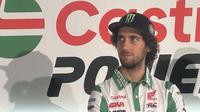 Pembalap LCR Honda, Alex Rins bakal membuat kejutan pada balapan MotoGP Mandalika 2023 dengan tampilan motor hingga baju balap bernuansa Indonesia. (Bola.com/Zufirdaus Harahap)