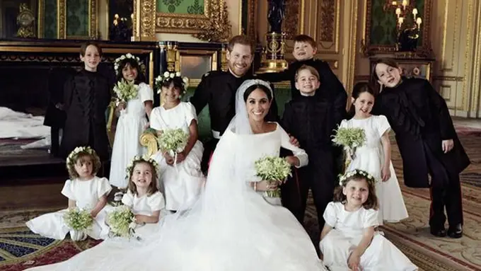 Foto bersama pengiring pengantin/copyright instagram.com/kensingtonroyal