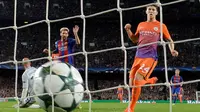 Lionel Messi mencetak satu kali hattrick bersama Barcelona saat bertanding dalam Piala Super Spanyol. (AFP/Lluis Gene)