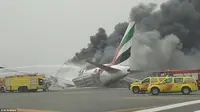 Video Kepanikan di Kabin Emirates Airlines yang Terbakar di Dubai (Al Arabiya)