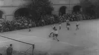 Kompetisi sepak bola di Terezin. (YouTube)