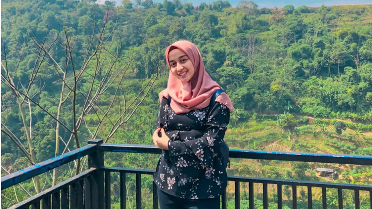 Potret Maya Nabila Mahasiswi S3 Termuda ITB