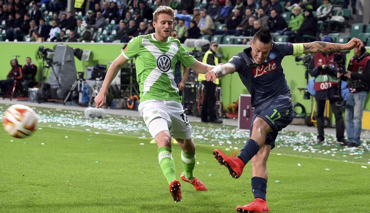 Pemain Napoli, Marek Hamsik cetak gol ke gawang Wolfsburg