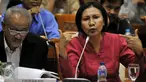 Ratna Sarumpaet bersama Komunitas Sosial Peduli Jakarta mengikuti Rapat Dengar Pendapat dengan Komisi III DPR RI di Gedung Nusantara II DPR, Jakarta, Selasa (15/3). Rapat membahas perihal proses hukum Rumah Sakit Sumber Waras. (Liputan6.com/Johan Tallo)