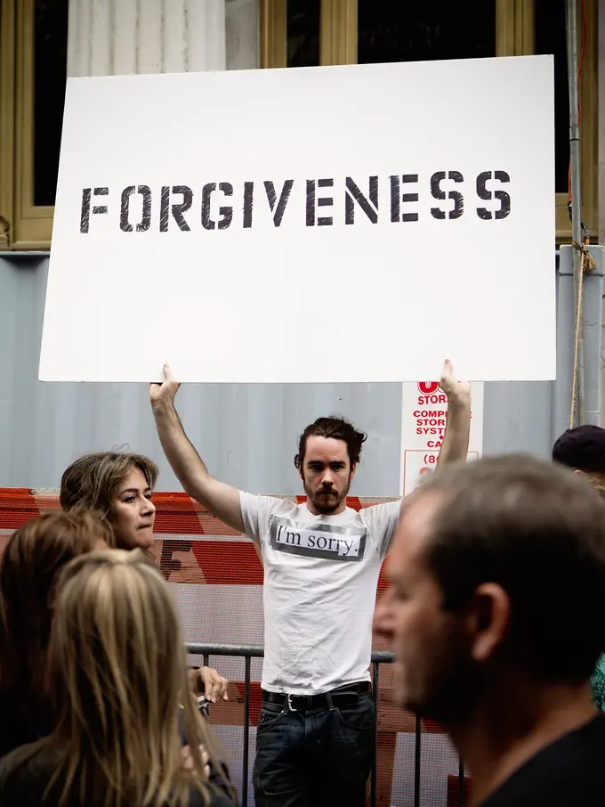 [Bintang] Minta Maaf ke Pacar dengan Memasang Ratusan Iklan, Akhirnya Pria Ini Menyesal Seumur Hidup