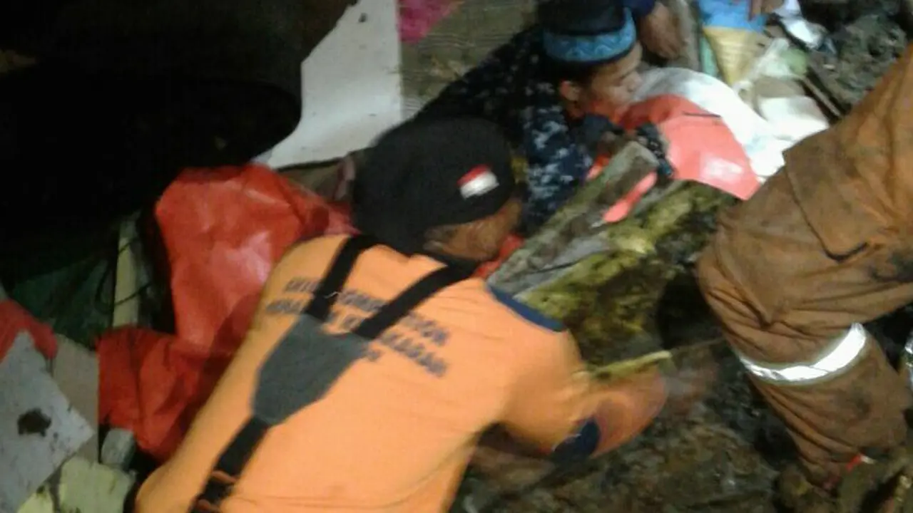  Beberapa wilayah di Kota Bogor, Jawa Barat mengalami tanah longsor akibat hujan deras