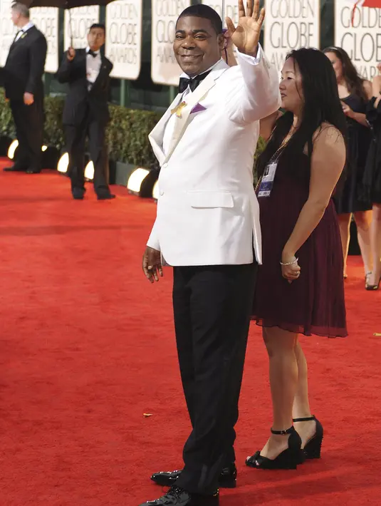 Tracy Morgan mengatakan jika ia tidak mengada-ada tentang ‘sisi’ lain saat itu. "Apakah Anda tahu apa yang Tuhan katakan kepadaku? Dia berkata, 'Ruangan Anda tidak siap. Aku masih punya sesuatu untuk Anda lakukan.'" jelasnya. (Bintang/EPA)