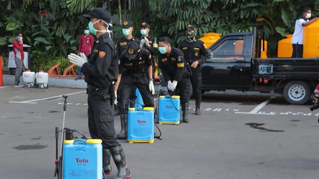 Hasil gambar untuk Dishub Provinsi Jatim Semprot Disinfektan di 26 Terminal Tipe A