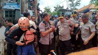 Kapolda Metro Kunjungi Korban Banjir di IKPN Bintaro 