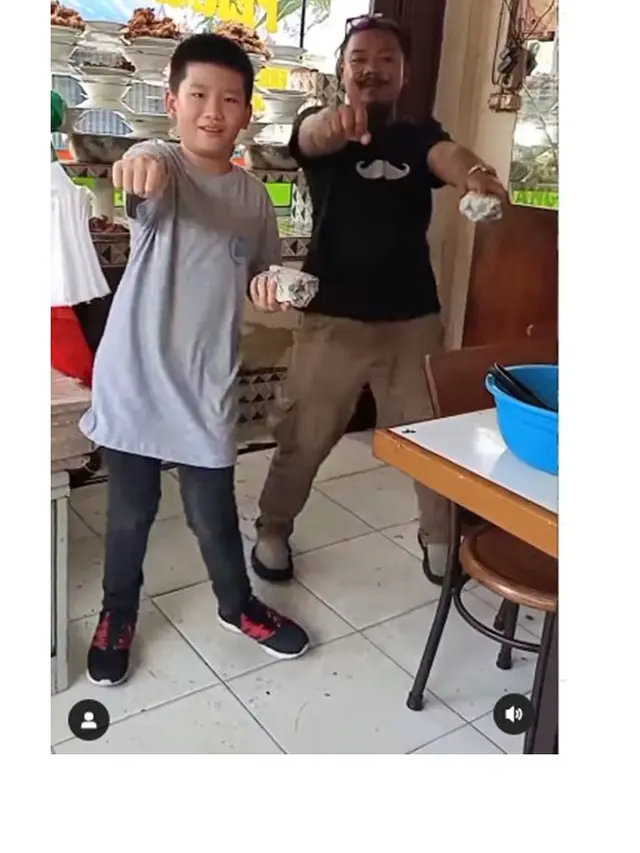 7 Potret Prince Bennedict yang Viral Karena Goyang Nasi Padang