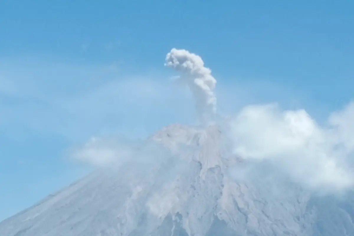 Gunung Semeru Erupsi