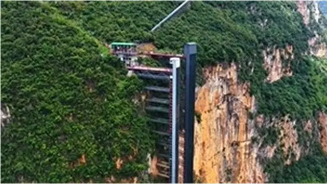 Lift Tebing di China Permudah Anak Sekolah