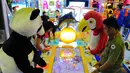 Acara ini melibatkan seratus peserta pameran dari seluruh dunia yang datang mempromosikan alat-alat permainan baru, Jakarta, (11/10). (Liputan6.com/Andrian M Tunay)