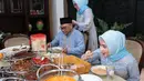 Lebaran ini menjadi lebaran yang berbeda dari biasanya bagi Prilly Latuconsina. Pada hari Raya Idul Fitri ini, ia tak bisa menyantap makanan khas lebaran. Lantaran ia baru saja menjalani operasi gigi. (Adrian Putra/Bintang.com)