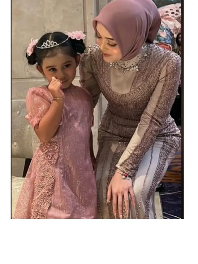 7 Potret Putri Delina dan Bintang di Pernikahan Rizky Febian, Penuh Kehangatan