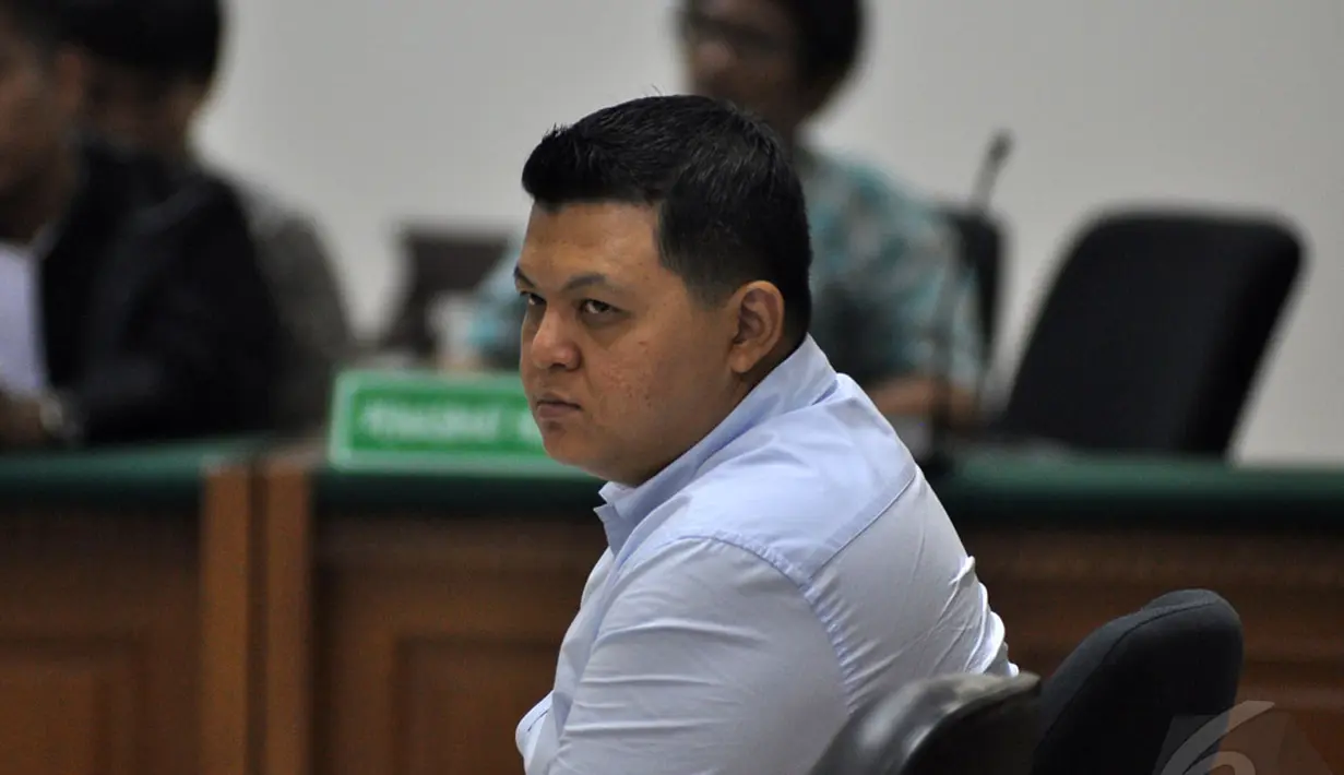 Direktur PT Papua Indah Perkasa, Teddy Renyut dalam sidang tuntutan oleh Jaksa KPK, Jakarta, Senin (29/9/2014) (Liputan6.com/Miftahul Hayat)