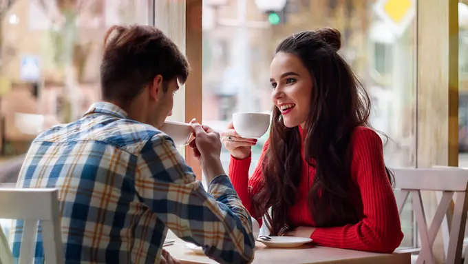pasangan cinta romantis