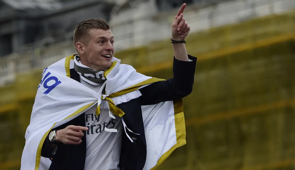 Toni Kroos. Gelandang asal Jerman yang kini memasuki musim ke-8 bersama Real Madrid total meraih 4 trofi Liga Champions. Satu trofi diraihnya bersama Bayern Munchen, musim 2012/2013 serta 3 trofi bersama Real madrid, mulai musim 2015/2016 hingga 2017/2018. (AFP/Javier Soriano)