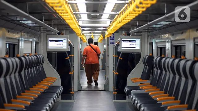 FOTO: Layanan Kereta Bandara Kelas Premium Mulai Beroperasi