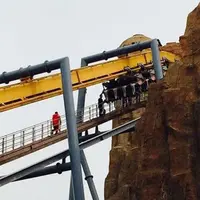 Yaampun! apa yang kamu bayangkan bila terhenti di atas roller coater selama 20 menit???