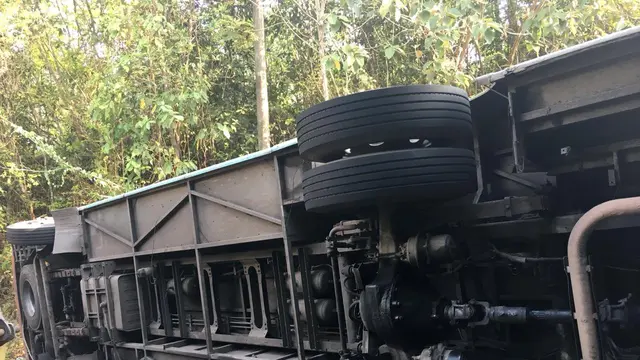 Penampakan horornya kecelakaan bus di Lampung yang tewaskan 8 penumpang