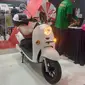 Motor listrik Selis Neo Scootic di IIMS 2023. (Liputan6.com/Jordy Rivaldo)