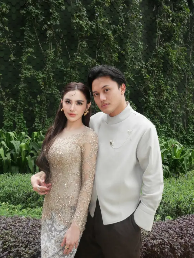 Model Kebaya Mahalini saat Kondangan