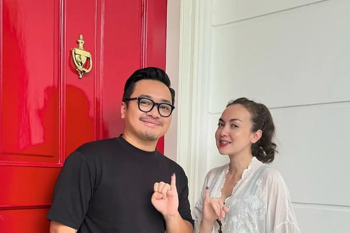 Gaya Publik Figure Kenakan Wastra Indonesia saat Nyoblos ke TPS