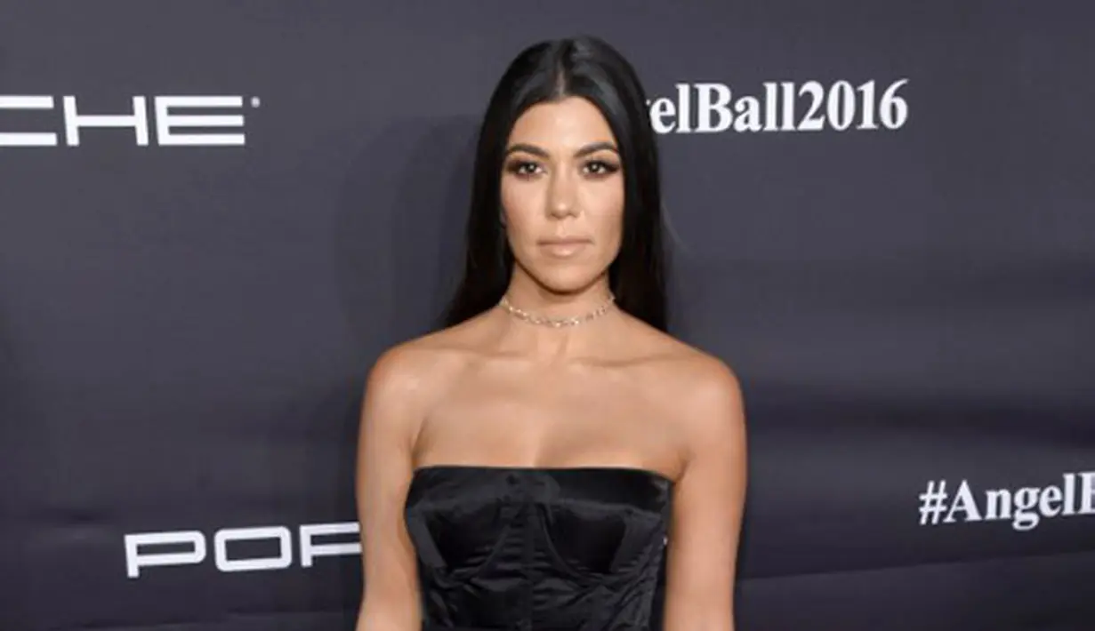 “Justin [Bieber] dan Kourtney [Kardashian] adalah teman, tetaapi bukan teman tapi mesra. pada dasarnya mereka punya sebuah kesepakatan satu sama lain dimana segalanya terlihat seperti drama,” ucap sumber. (AFP/Bintang.com)