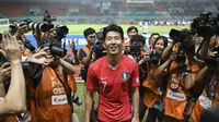 Kapten Timnas Korea Selatan U-23, Son Heung-min, seusai laga final sepak bola Asian Games 2018 kontra Jepang di Stadion Pakansari, Cibinong, Sabtu (1/9/2018). (Bola.com/Dok. INASGOC)