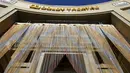 Pintu masuk ke Theatre Dolby terlihat selama persiapan untuk 88 Academy Awards di Hollywood, California (24/2). Piala Oscar merupakan penghargaan film Amerika untuk menghargai suatu karya industri film. (REUTERS/Mike Blake)